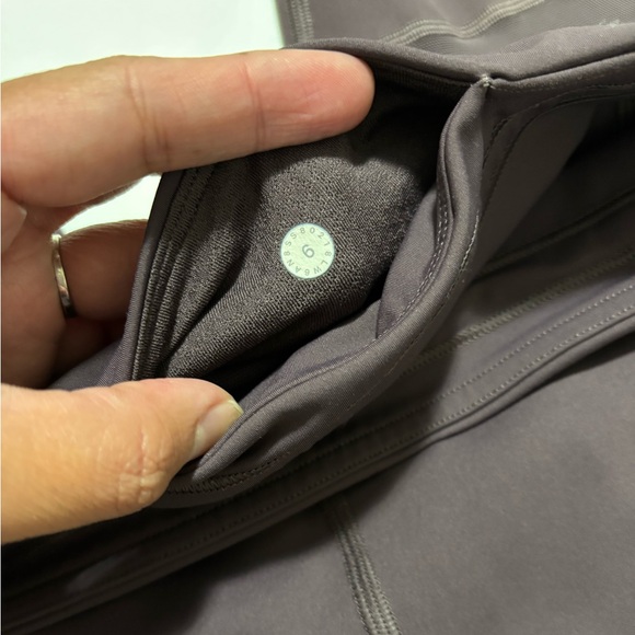 Lululemon leggings (with pockets) 21” - Picture 6 of 8